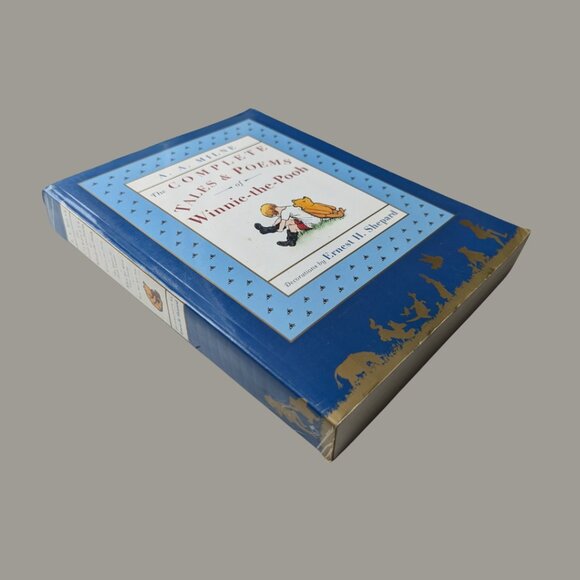 The Complete Tales & Poems of Winnie-the-Pooh — A.A. Milne (Softcover) - Picture 2 of 4